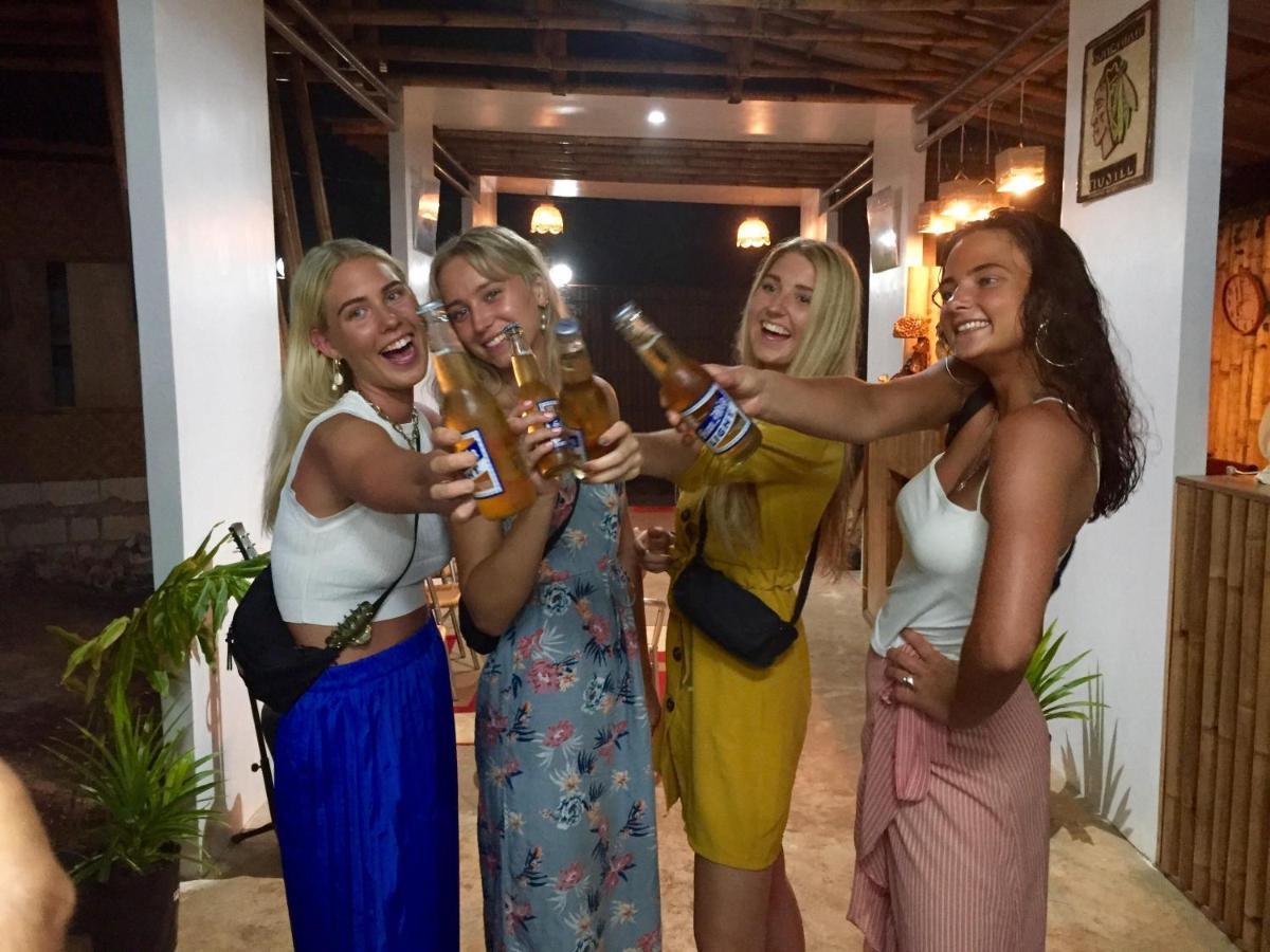 Bohemian Bohol Hostel Panglao Exteriör bild