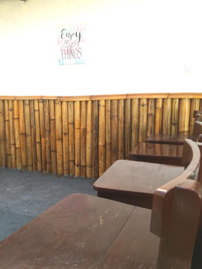 Bohemian Bohol Hostel Panglao Exteriör bild